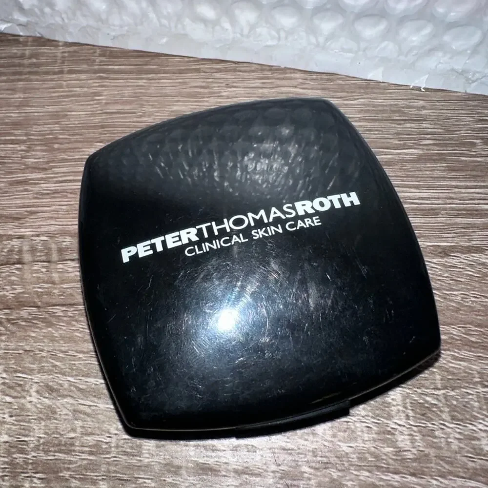 Peter Thomas Roth Un-Wrinkle Pressed Powder Fair Light Matte 0.35oz Compact